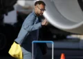 Neymar fará exame para voltar a campo semana que vem, diz Ancelotti