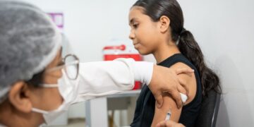 Jovens de 15 a 19 anos podem se vacinar contra o HPV até dezembro